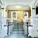 Beach Boardwalk 5 Mins Walk, 1 Bedroom Apt In Atlantic City!